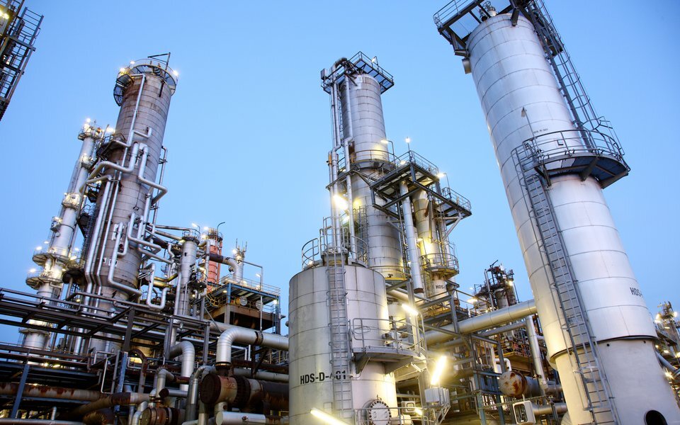 Refinery saves more than $10 million by replacing catalysts
